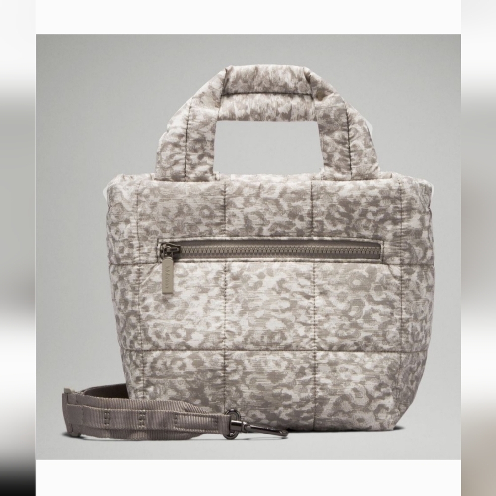 Lululemon Quilted Crossbody 5L - Picture 2 of 16
